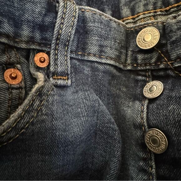 33 x 32 Levis 501 Denim Shorts. Womens Levi 501 Bermuda Shorts - Picture 3 of 10